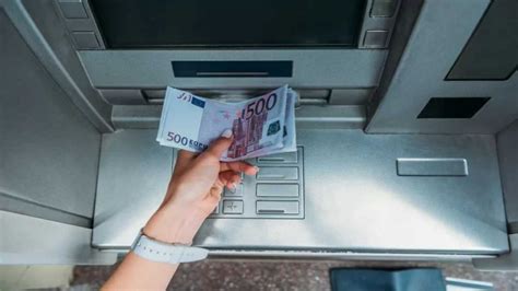 Bancomat Quel Che Succede Se Non Ritiri Le Banconote In Tempo