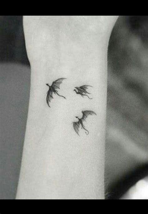 Emilia clarke tattoo dragons finally emilia clarke talked about her tattoos. Emilia Clarke tatoo | Wrist tattoos, Small dragon tattoos