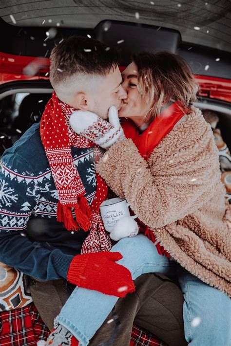 35 Christmas Photo Shoot Ideas To Try During Holidays