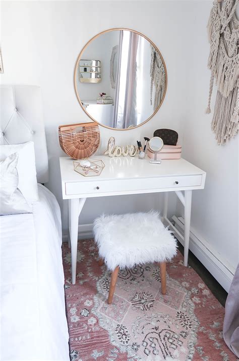 Over the past few months i've been working on my bedroom makeover and i thought it'd be fun to take you all along with me.my bedroom isn't very big, so if. Small Bedroom, Small Vanity, Small Space Solutions ...