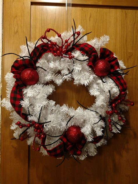 White Evergreen Tartan Wreath Christmas Crafts Christmas Wreaths