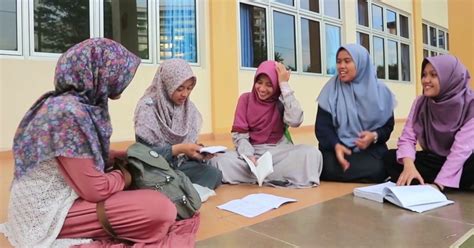 Mungkin banyak diatara anda yang belum mengenal lebih jauh bri syariah, bank yang satu ini sebagai lembaga perbankan syariah merupakan salah satu yang. Apa itu Jurusan Ekonomi Syariah? - CalonMahasiswa.com