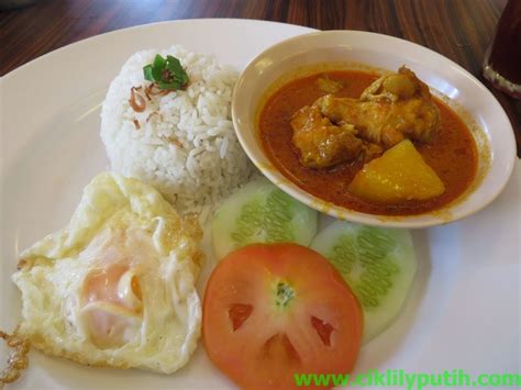 Antara tempat kegemaran orang shah alam untuk menikmati kek semestinya di cake jalan tiung. CikLilyPutih The Lifestyle Blogger: Nasi Kari Ayam Special ...