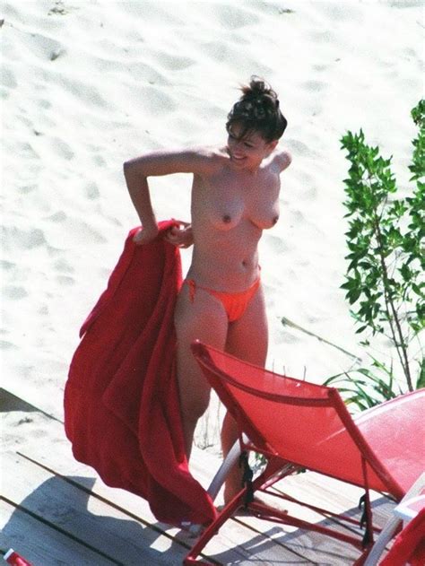 Elizabeth Hurley Topless Photos Thefappening