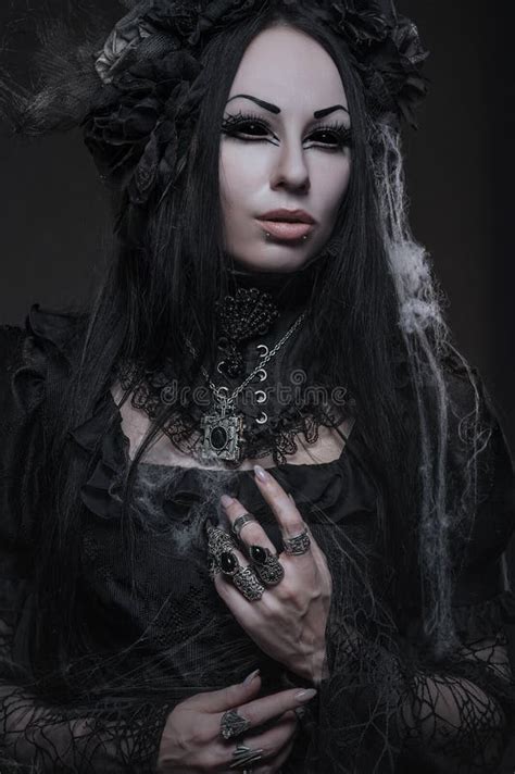 Gothic Woman Images ~ Art Gothic Woman Bodenuwasusa