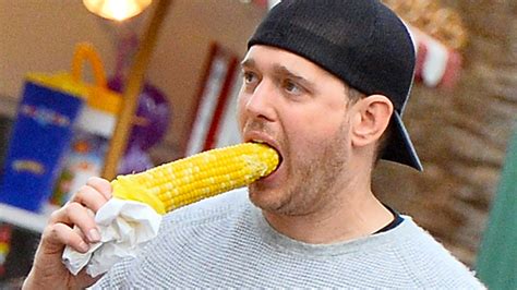 Michael Buble Eating Corn On The Cob Takes Over The Internet Trr434