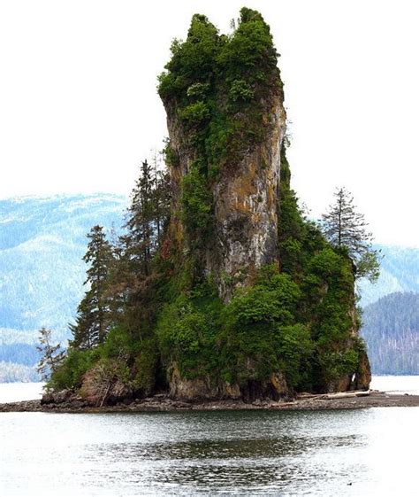 8 Unusual Rock Islets Around The World With Images