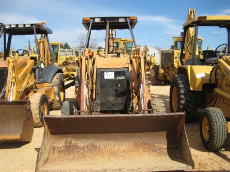 Malaysia backhoe loader case come with proper controlling systems to cleverly manage the loading and unloading processes. CASE 580L SERIES II 4X4 LOADER BACKHOE