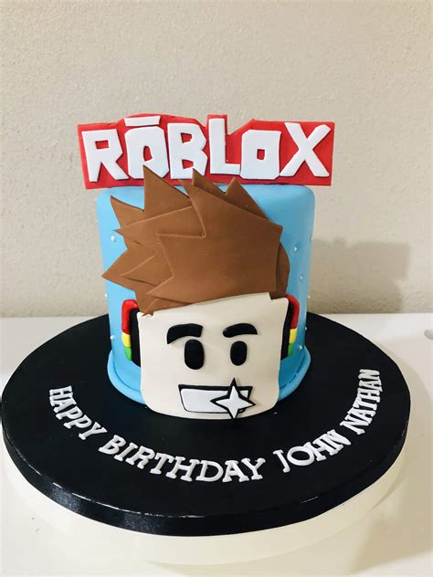 Safeena cakes 8 inch roblox birthday cake vanilla. Custom Cake Roblox (Nathan) | Charm's Cakes and Cupcakes
