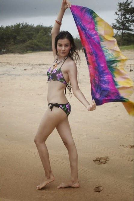 Umair Zafar Sexy Bikini Photos Bolly Actress Pictures