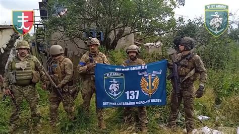 Mssn65 On Twitter Rt Reutersjapan ウクライナ海軍歩兵の隊員は、奪還したドネツク地方のマカリフカで、前線任務に同意して釈放された元服役囚らで結成された