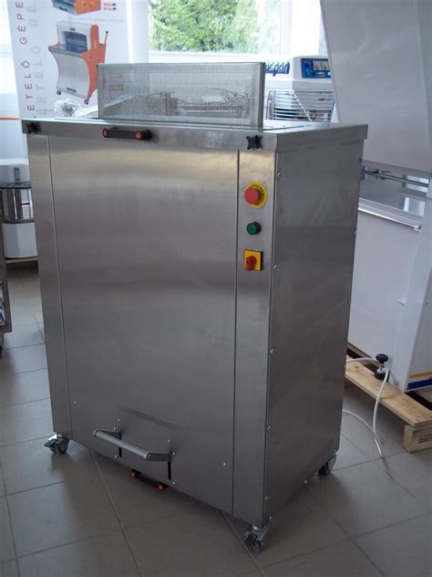 Maybe you would like to learn more about one of these? Baking tray cleaner machine for bakeries