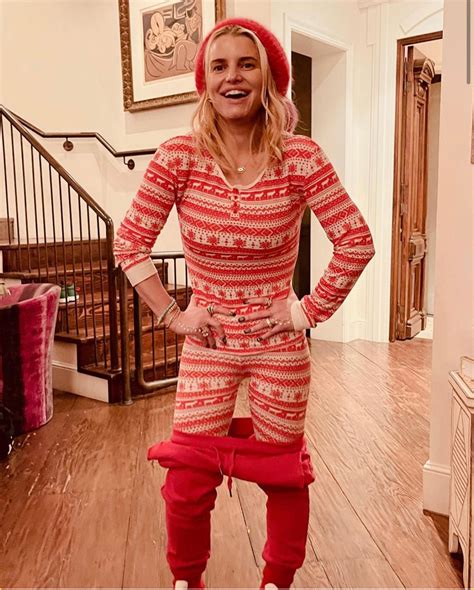 Jessica Simpson Shows Off 100lb Weight Loss In Christmas Pajamas Photo 4511959 2020