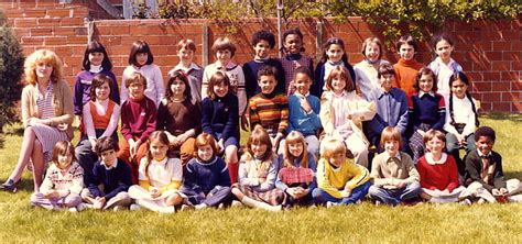 Photo De Classe CE2 De 1981 ECOLE ANTOINE DE SAINT EXUPERY Copains D