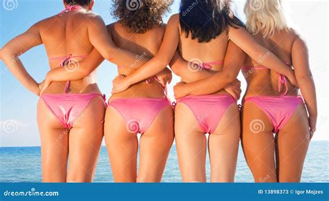 M Dchen Im Bikini Auf Strand Stockfotos Bild