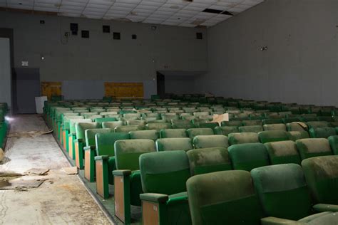 Amboy Multiplex Cinemas In Sayreville Nj Cinema Treasures
