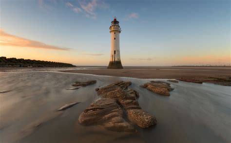 2024x1349 Rock Building Lighthouse Wallpaper Coolwallpapersme