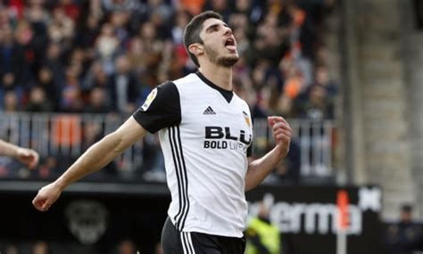 Gonçalo manuel ganchinho guedes is a portuguese professional footballer who currently plays for the spanish club valencia cf as a winger. Transfer Market - Valencia: PSG want 60m euros for Goncalo ...