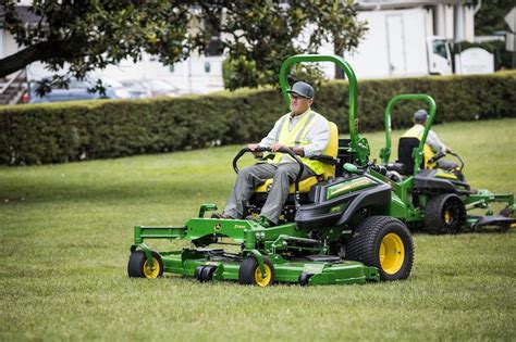 John Deere Announces Two New ZTrak Zero Turn Mowers