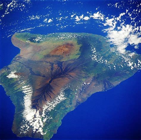 The Largest Mountain On Earth Mauna Kea Beamazed