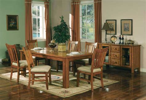 Light Oak Finish Casual Dining Room Table Woptional Chairs