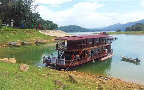 Banyak tempat menarik di tasik kenyir yang boleh dilawati oleh pelancong untuk menikmati keindahan alam semulajadi & merasai pengalaman unik bermalam dalam (dilengkapi dengan kipas). Rilek 2 Hari 1 Malam Di Tasik Kenyir | Santai Rilek