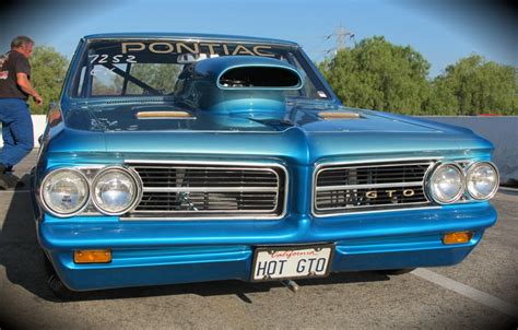 1964 Pontiac Gto Speeds Up While Drag Racing