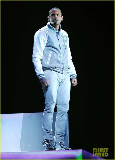 Chris Brown S Grammys Performance Watch Now Photo 2628369 00 Photos Just Jared