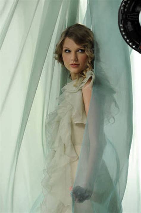 Taylor Swifts Covergirl Ads ~ Mind Relaxing Ideas