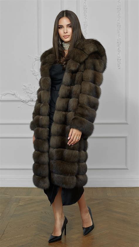 Pin By Ralph Knox On Pelliccia In 2020 Fur Coat Fashion Sable Fur