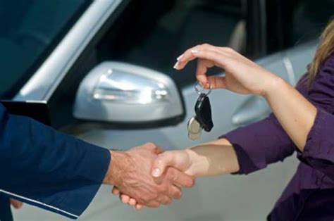 Yes, you give up the fancy showroom whether you've decided to buy a car from a private seller in order to get a good deal, avoid hidden fees or simply because you found the exact vehicle. How To Keep Costs Down When Buying A Car - CarFab.com