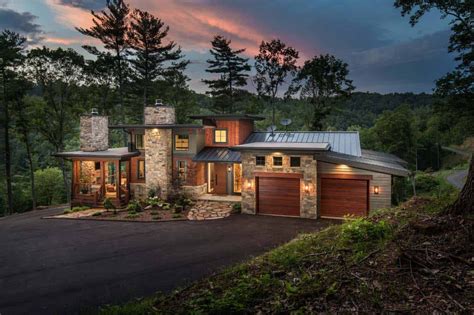 Inviting Modern Mountain Home Surrounded By Forest In