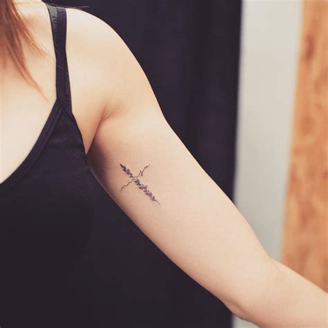 25 Cute Small Feminine Tattoos For Women 2023 Tiny Meaningful Tattoos Pretty Designs
