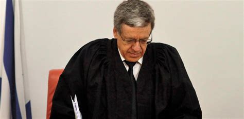 מזוז, בן 65, יפרוש 5 שנים לפני הגיעו לגיל הפרישה לגמלאות במערכת השיפוט העומד על 70 שופט בית המשפט העליון, השופט מני מזוז, הודיע כי קיבל החלטה אישית לפרוש מכהונתו; העליון: חומרי חקירות נתניהו יועברו לחשודים לאחר הבחירות ...