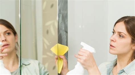 Nettoyer Un Miroir éviter Traces Et Buée Côté Maison