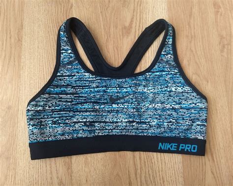 Nike Pro Sports Bra Size Small on Mercari | Sports bra, Workout bras sports, Nike pro sports bra