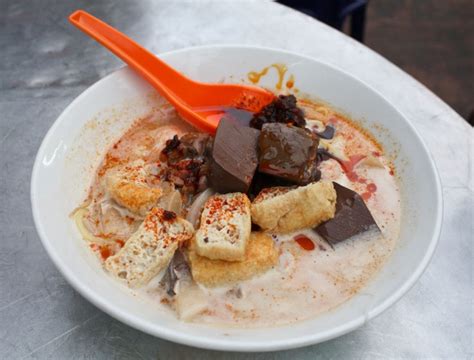 A popular phanaeng curry dish is pork phanaeng. Penang Vegetarian Curry Mee Recipe | Vegetarian Recipes