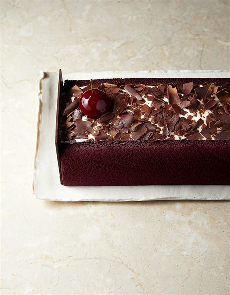Bûche forêt noire de Cyril Lignac pour 6 personnes Recettes