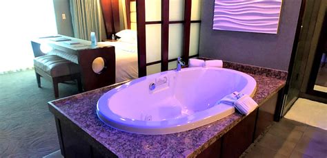 Anna holt's guide to hotel rooms with jacuzzi in new york, usa. California Hot Tub Suites - Hotels With Private In-Room ...