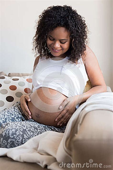 Femme Africaine Enceinte Image Stock Image Du Mignon