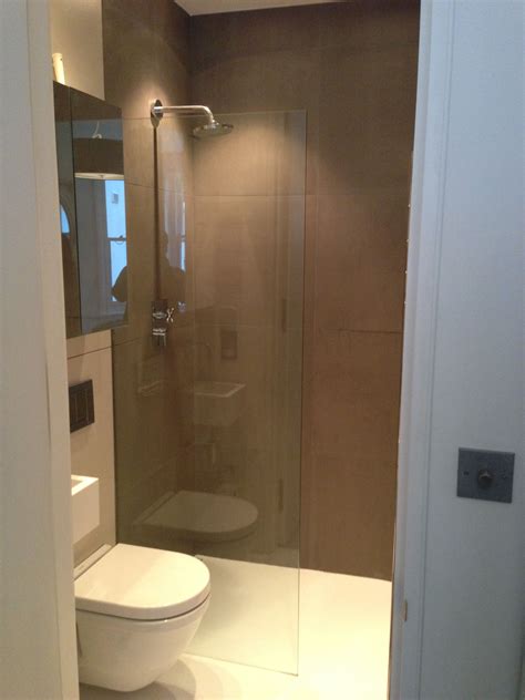 One way to ensure that you have adequate space in your ensuite bathroom is by regardless of the size of your space there are several en suite shower ideas to explore. Small on-suite about 1.3m wide and maybe 2m long. | Small apartment bathroom, Glamorous bathroom ...