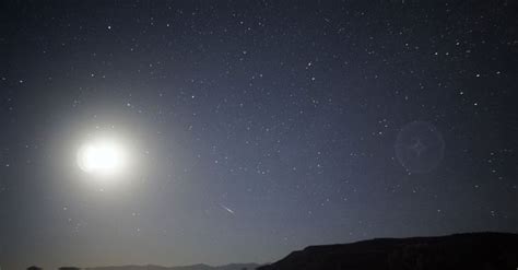 Meteor Shower Made By Halleys Comet Is Peaking Now Watch Live Online