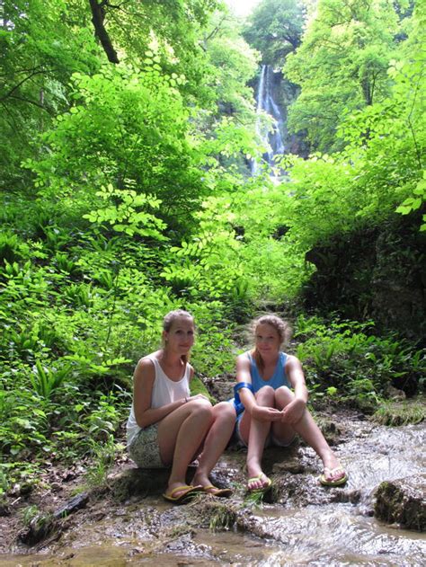Diese runde verbindet zwei spektakuläre wasserfälle, nämlich den gütersteiner und den uracher wasserfall. „Voll schön kühl": Der Uracher Wasserfall erfrischt ...