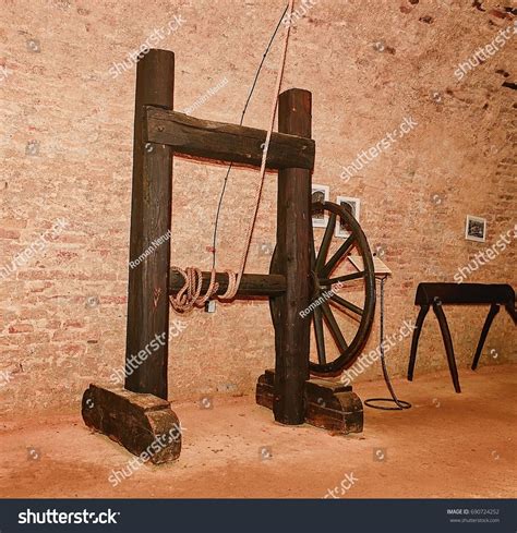 Medieval Torture Rack Medieval Instrument Torture Foto Stock 690724252