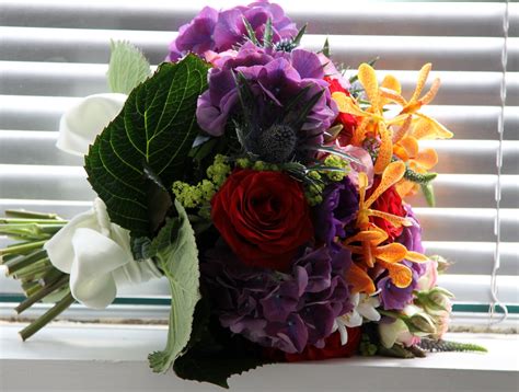 You can buy flowers online at bloomsvilla and surprise your loved ones with our birthday & anniversary flowers. The Flower Magician: Indian Summer Wedding Bouquet to tone ...