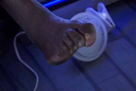 Watch Shaquille Oneal Shows Off Foot Freaks Out Twitter