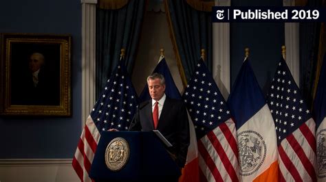 ethics cloud hangs over de blasio as he weighs presidential run the new york times