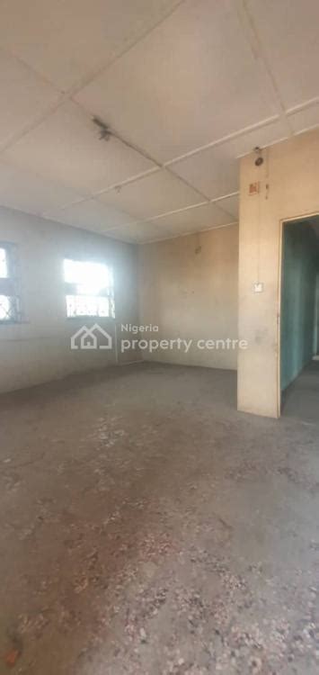 For Rent 3 Bedroom Apartment Upstairs Onike Sabo Yaba Lagos 3 Beds 2 Baths Ref 2047370