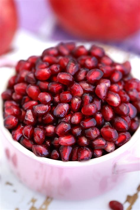 How to Seed a Pomegranate [Video] - Sweet and Savory Meals