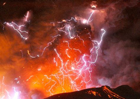 Pictures Volcano Lightning Electrifies Japan Eruption
